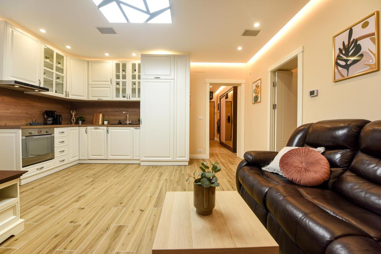Green Leafy Brasov - Ideal 2 Bedroom Apartment Exterior foto